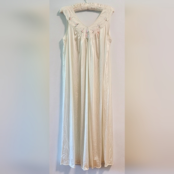 Vintage Lace 2 Piece Nylon Long Night Gown w Robe Set Embroidered Vanity Fair - Picture 4 of 15